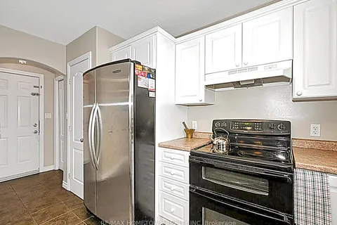 16 REGENCY Place, ON K6V 7M5