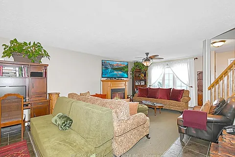 16 REGENCY Place, ON K6V 7M5