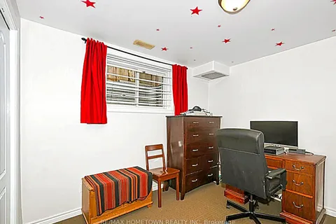 16 REGENCY Place, ON K6V 7M5