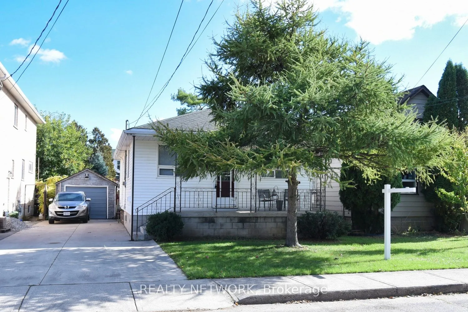 17 Craigroyston Road, ON L8H 1A2