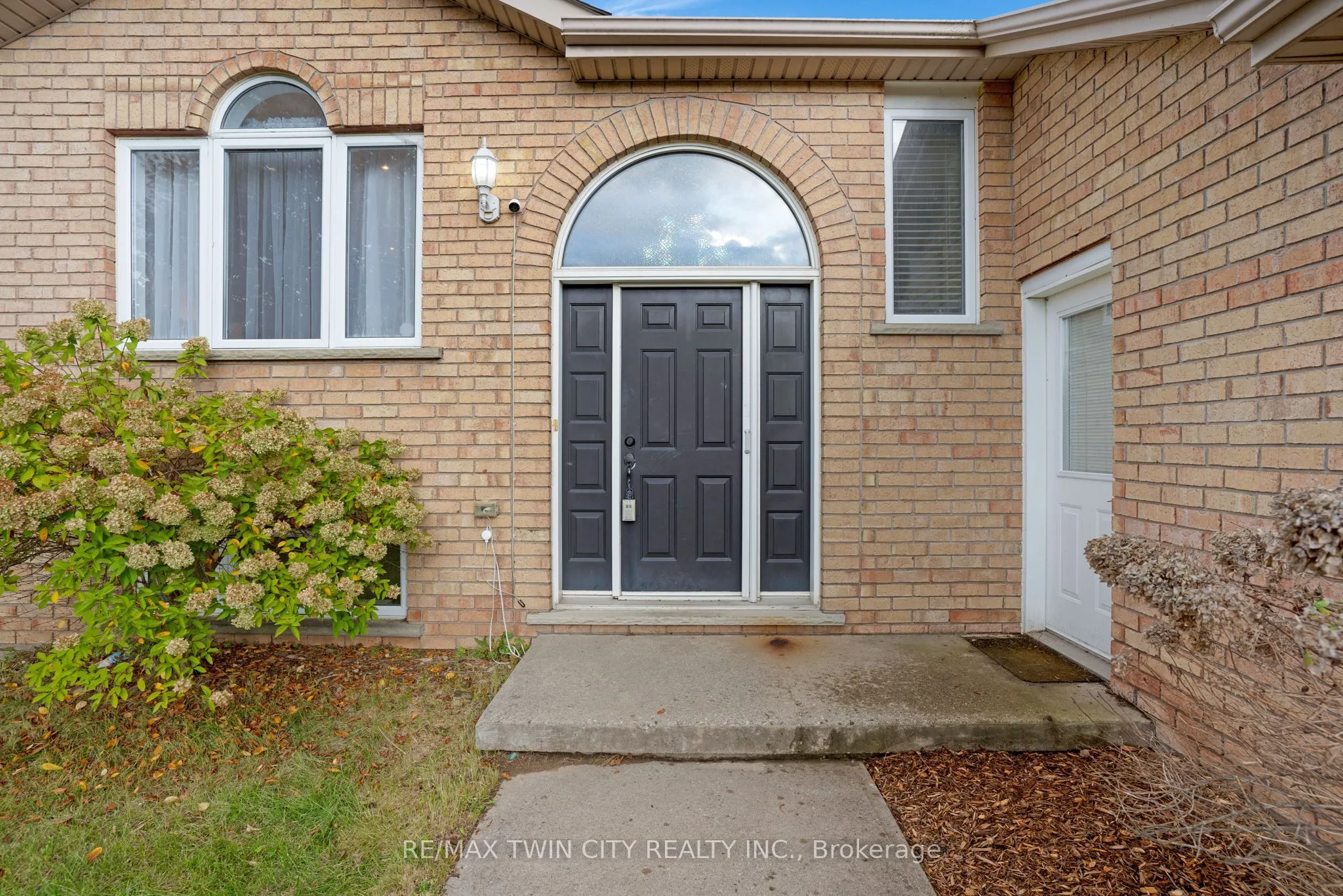 175 Stirling Macgregor Drive, ON N1S 4Z8
