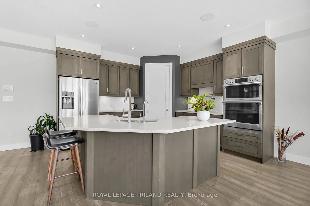 1422 Lawson Road, ON N6G 0E2