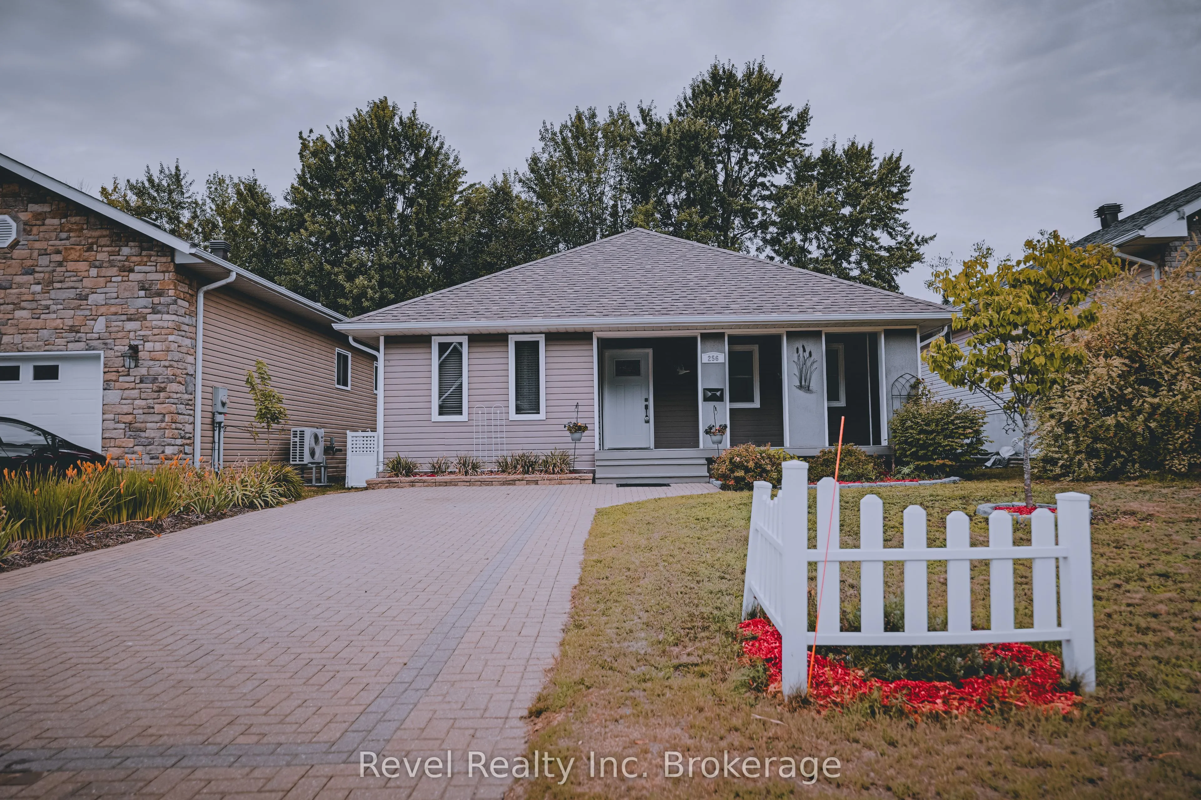 256 Thelma Avenue, ON P1A 4M8