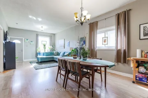 1009 Cannon Street, ON L8L 2H4