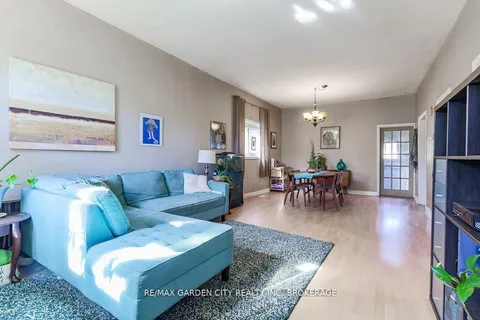 1009 Cannon Street, ON L8L 2H4