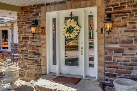 8 Manor Road, ON K0M 1A0