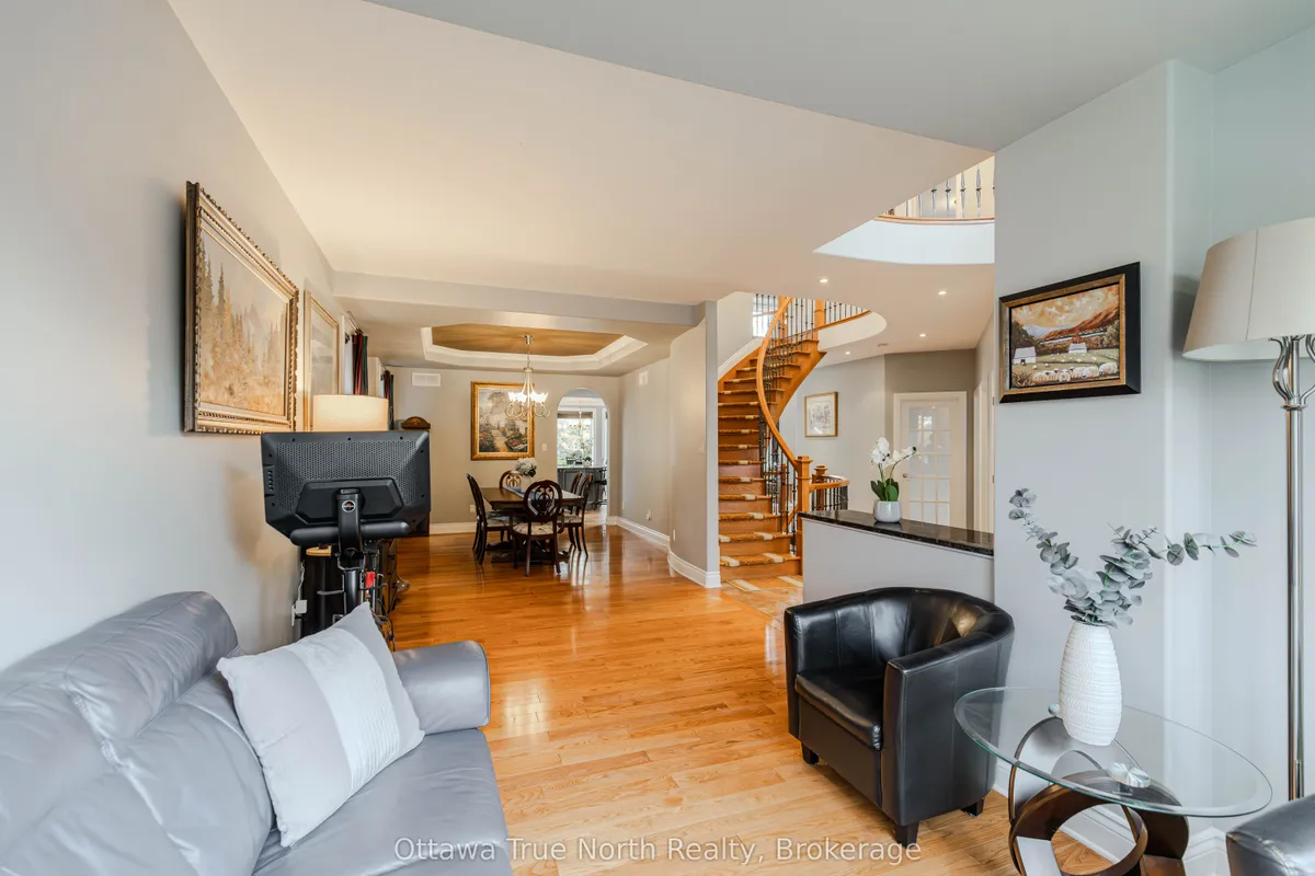 507 Kochar Drive, ON K2C 4G9