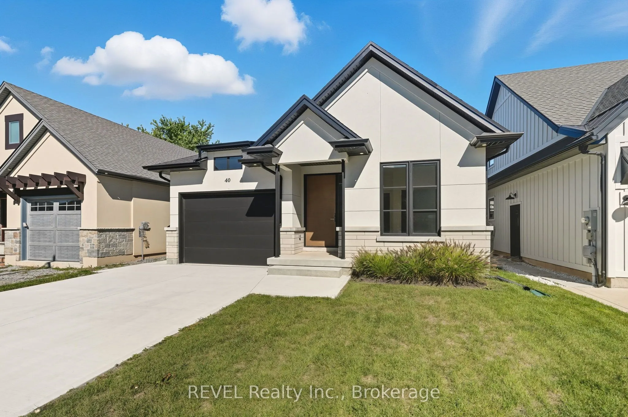 40 IVY Crescent, ON L2V 0J9