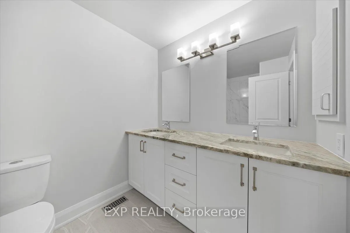 18 Ivylea Street, ON K2G 4X5