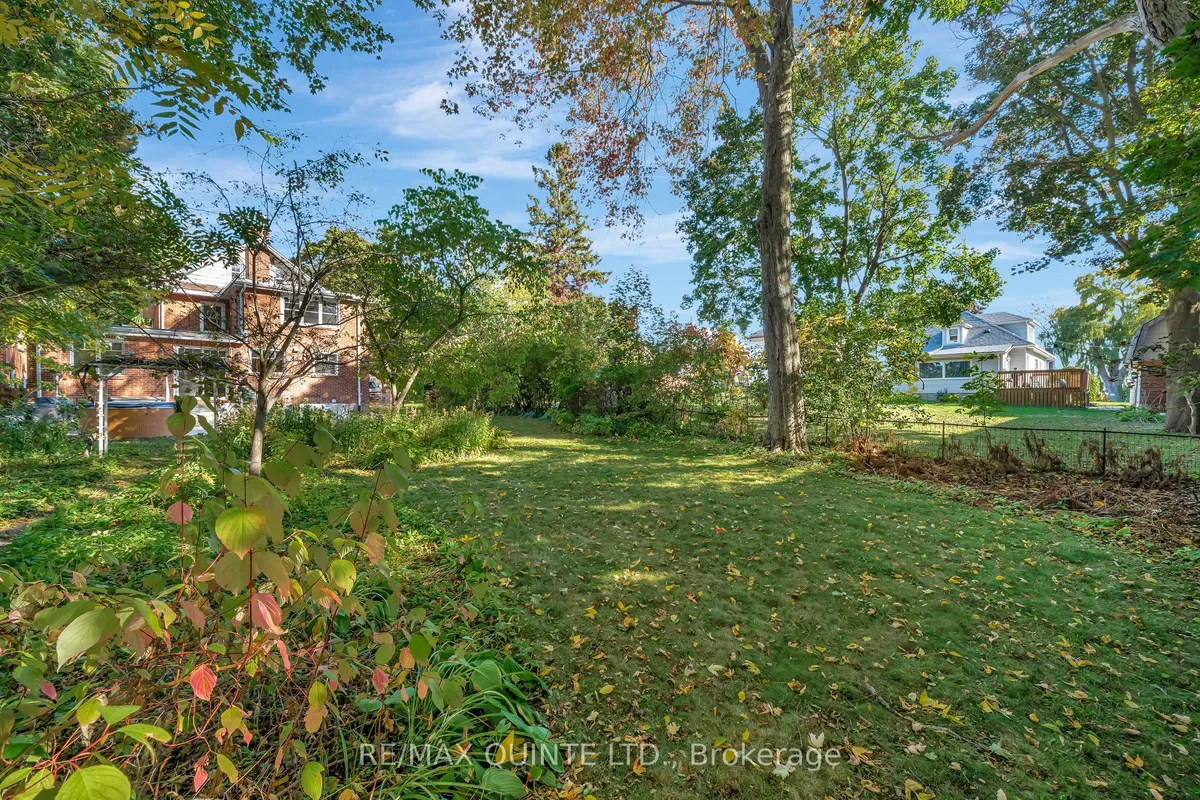 126 Dufferin Avenue, ON K8N 3X1