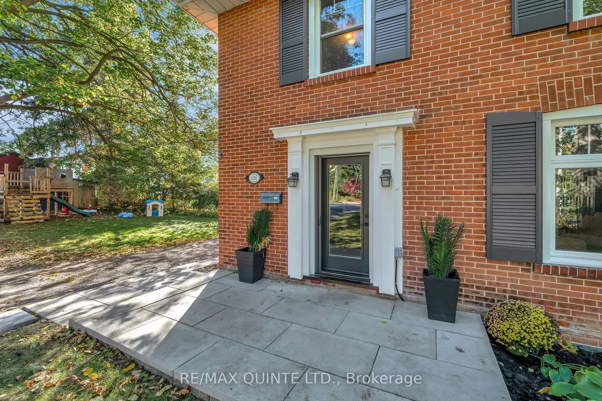 126 Dufferin Avenue, ON K8N 3X1