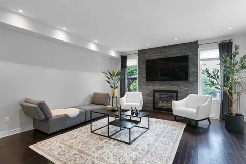 526 Golden Sedge Way, ON K1T 0G3