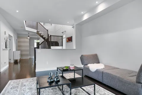 526 Golden Sedge Way, ON K1T 0G3