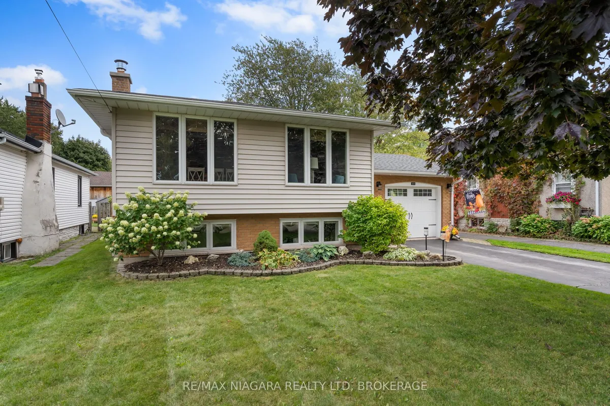 39 Rosemount Avenue, ON L3K 5P8