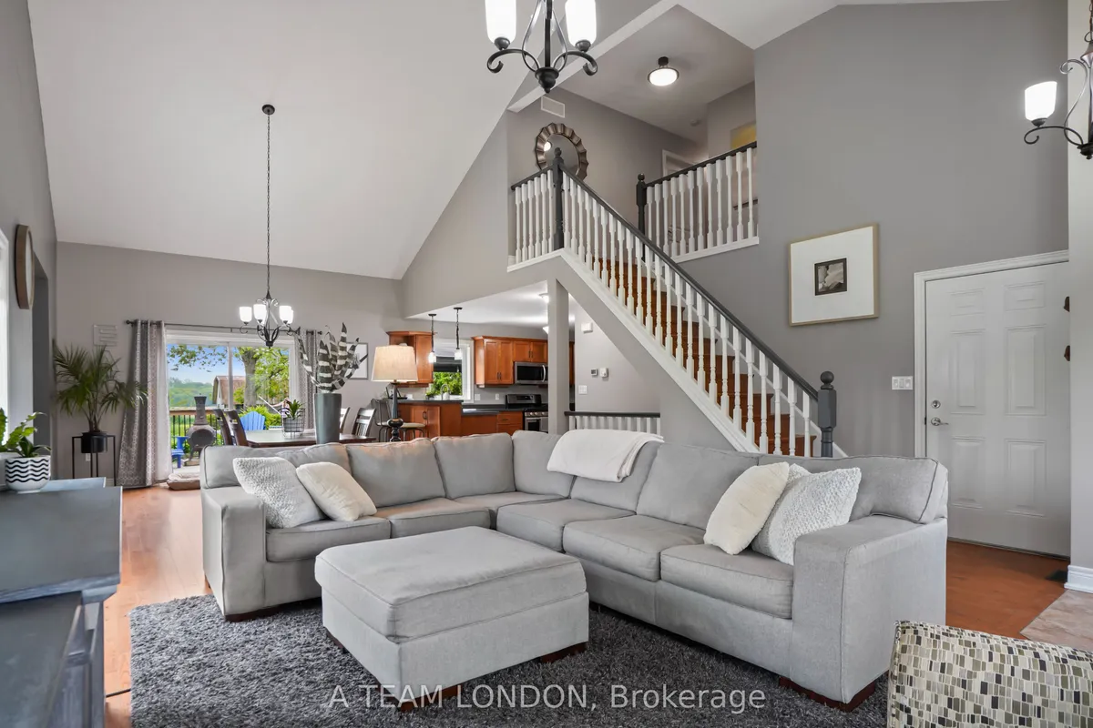 400 Second Street, ON N7G 3H8