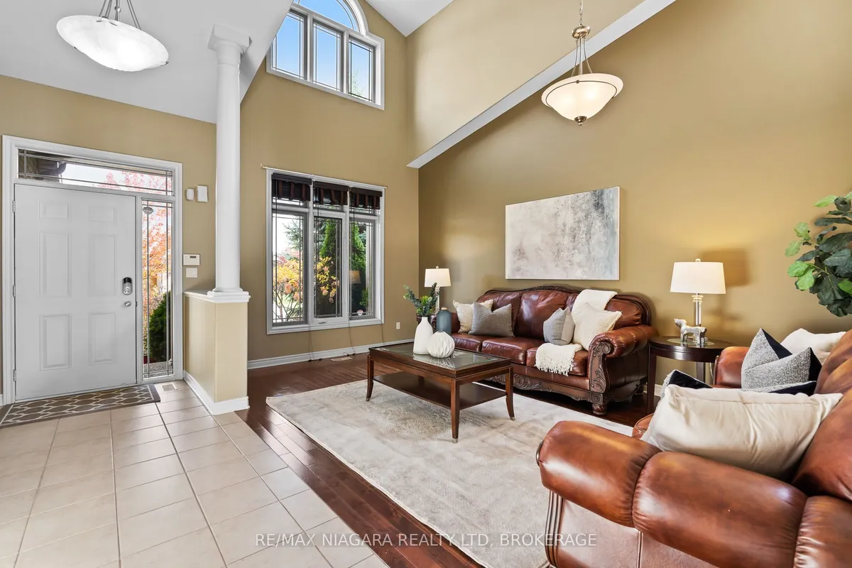 6877 Courtney Crescent, ON L2H 0A3