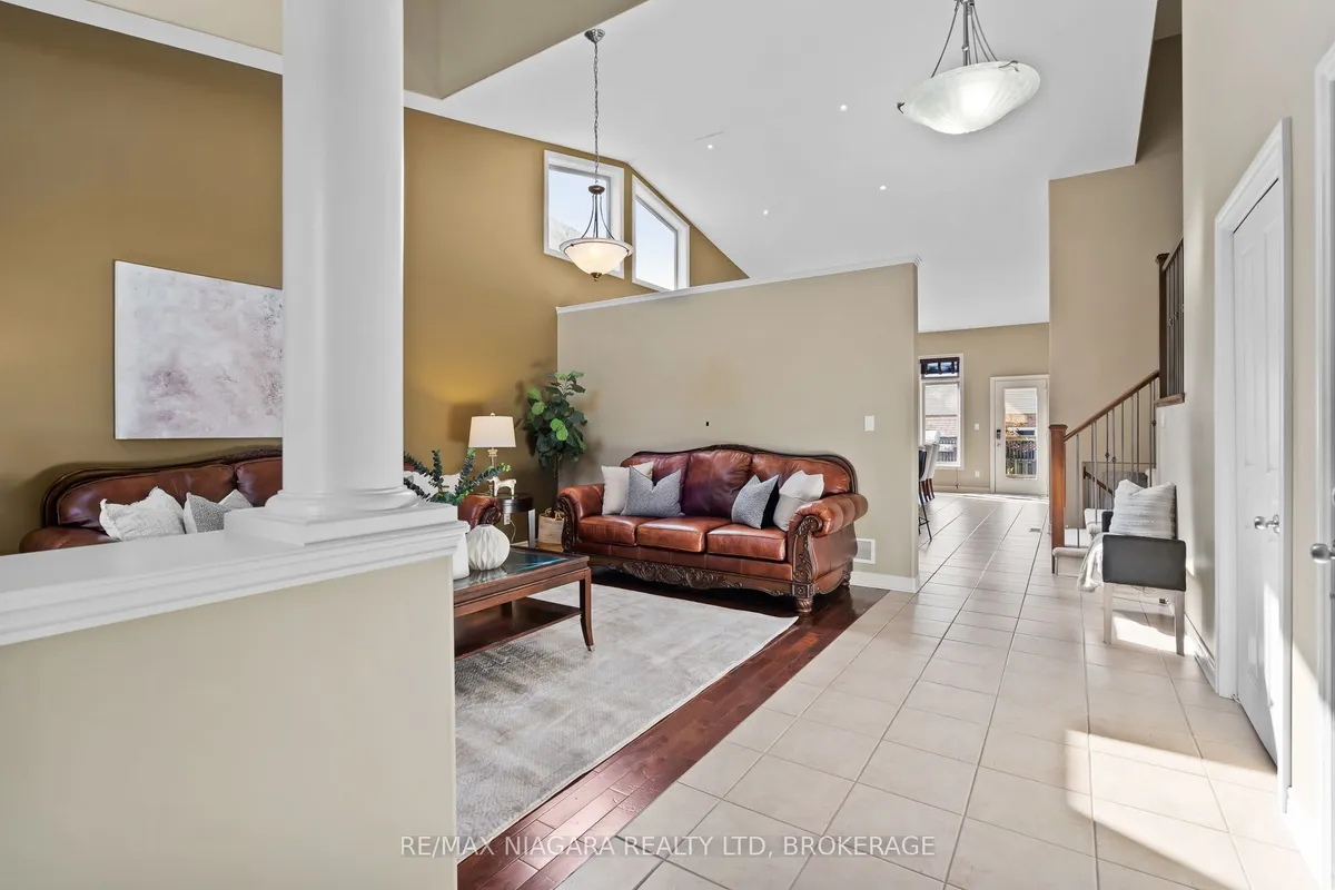 6877 Courtney Crescent, ON L2H 0A3