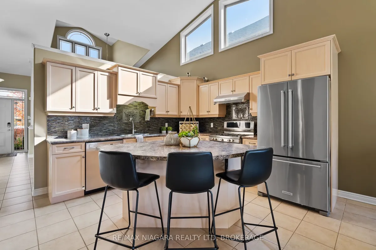 6877 Courtney Crescent, ON L2H 0A3