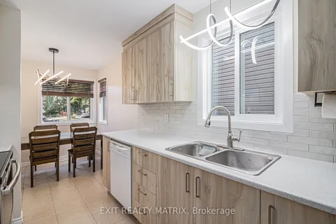 1432 Deavy Way, ON K1E 2W8