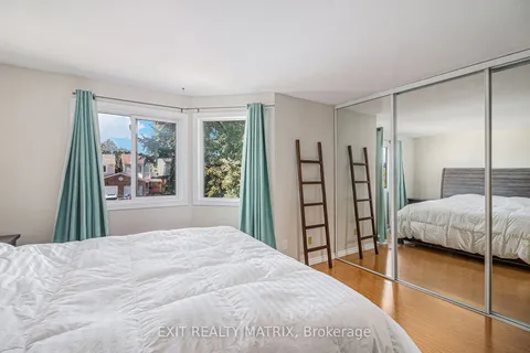 1432 Deavy Way, ON K1E 2W8