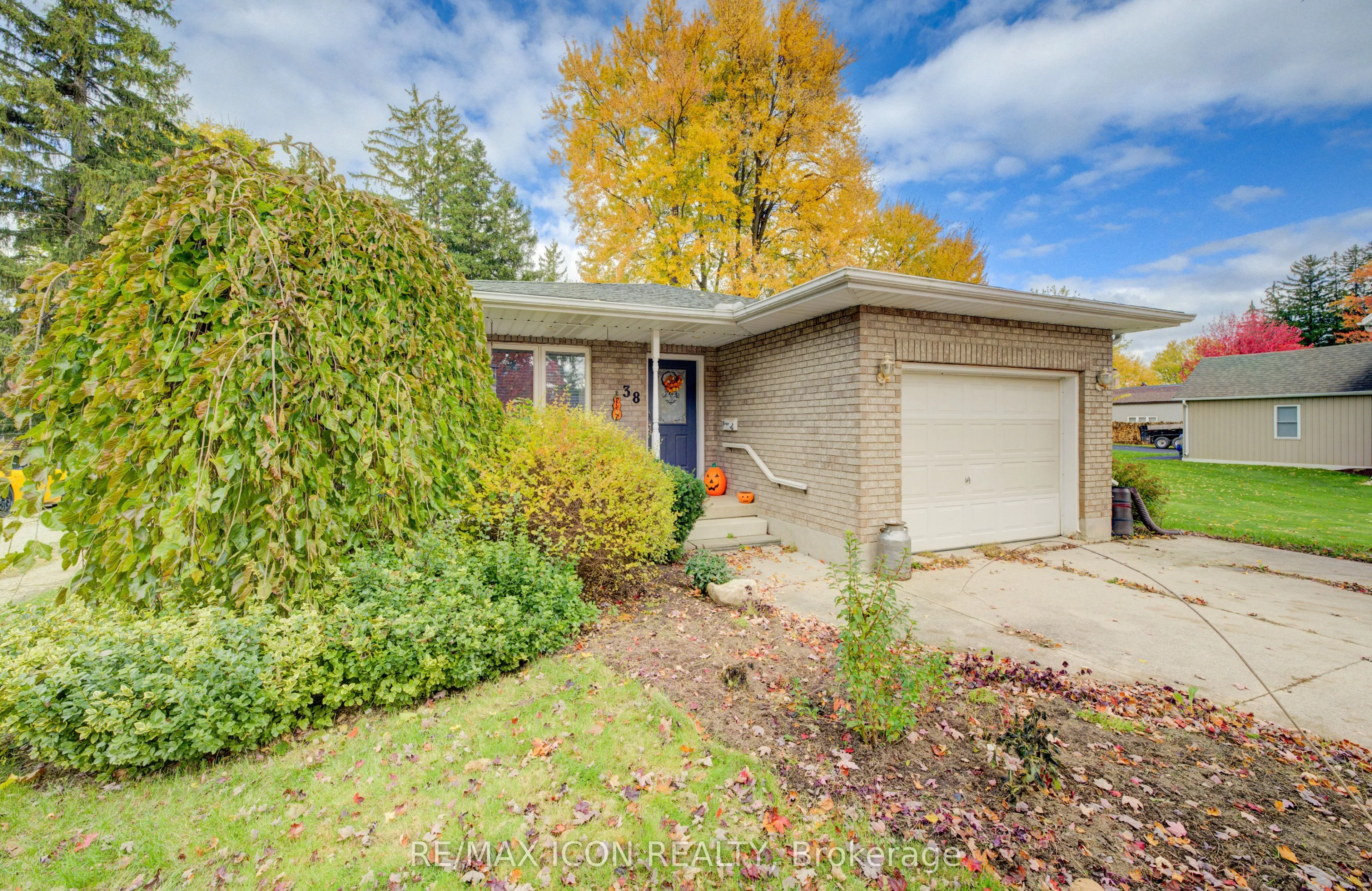 38 Mill Street, ON N0K 1M0