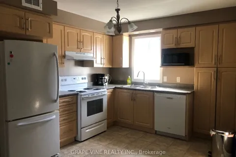 37 Cloverloft Court, ON K2S 1T3