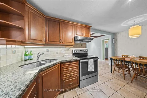 22 Banting Crescent, ON K2K 1P4