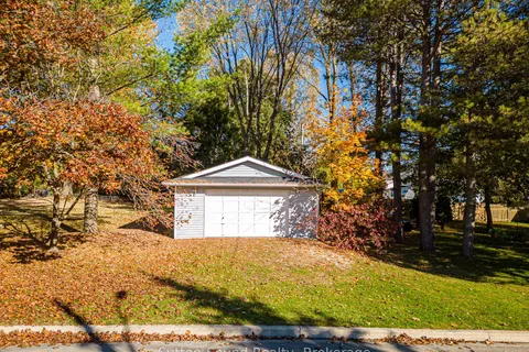 1805 7th Avenue, ON N4K 5L5