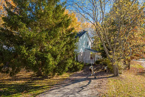 1805 7th Avenue, ON N4K 5L5