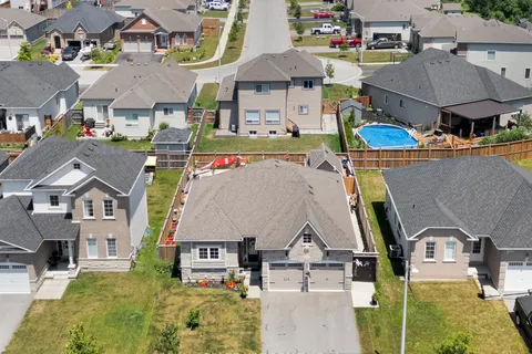 396 Brady Court, ON L2A 1N1