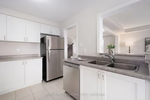 2241 Watercolours Way, ON K2J 6R2