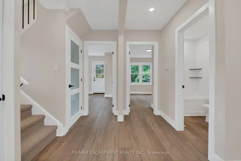 126 AUBURN Avenue, ON L8K 3B2