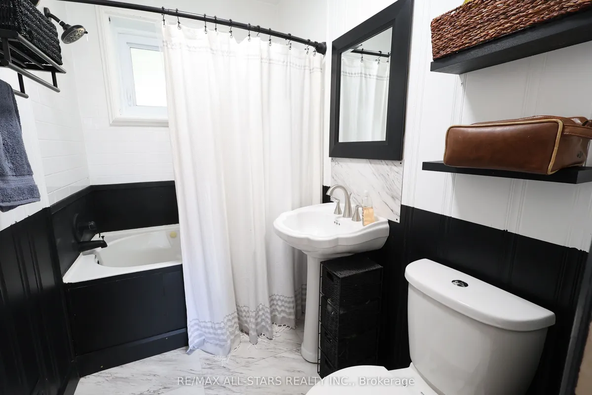 200 University Avenue, ON K9A 1E4