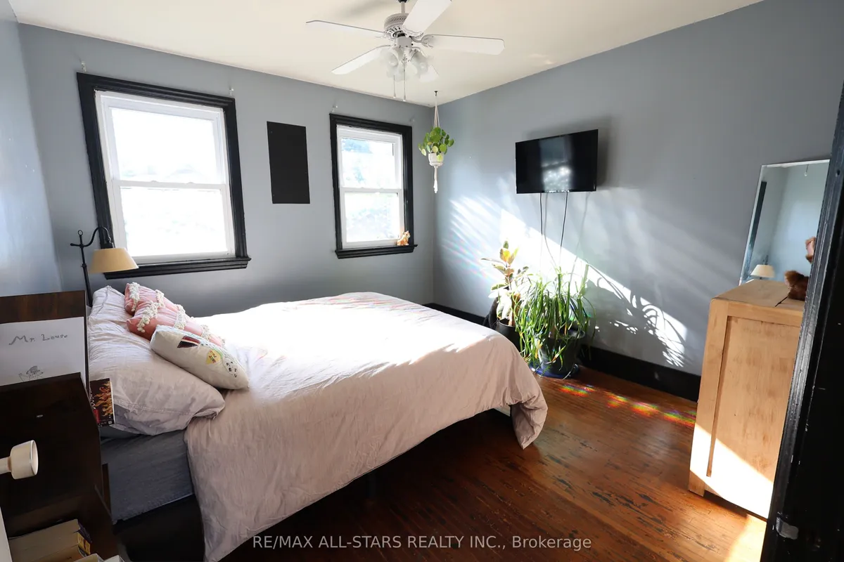 200 University Avenue, ON K9A 1E4