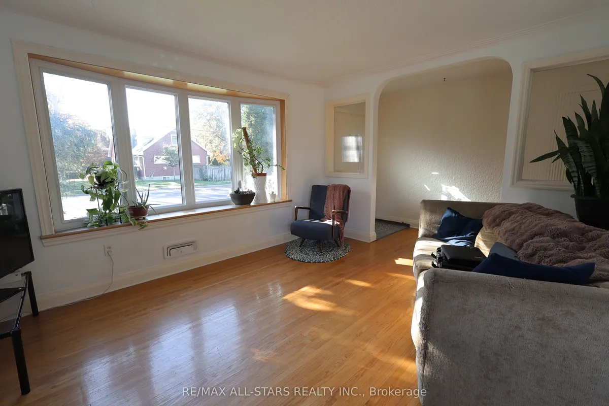 200 University Avenue, ON K9A 1E4