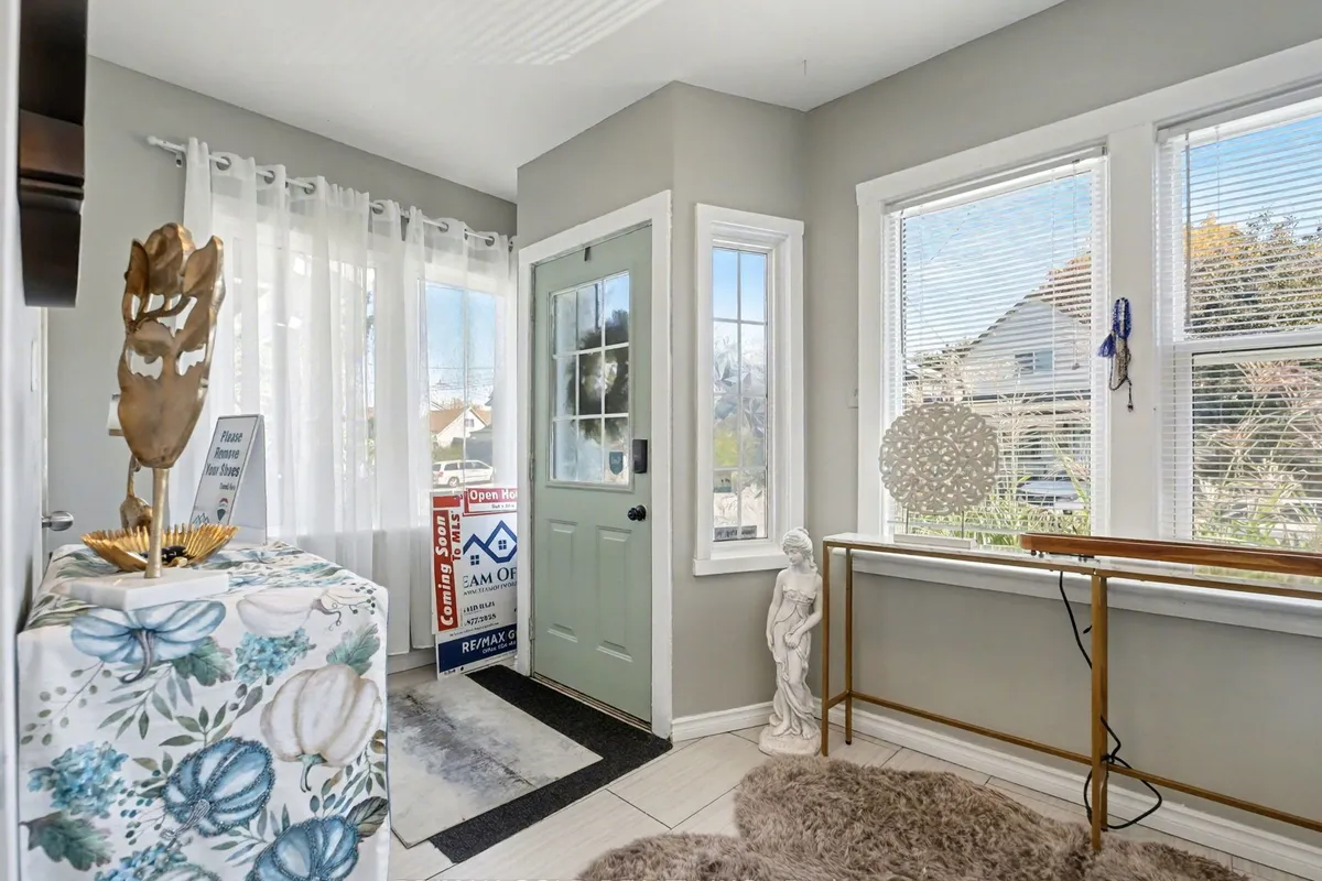 75 Chestnut Avenue, ON L8L 6K8