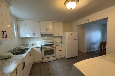 708 Oxford Street, ON N5Y 3J6