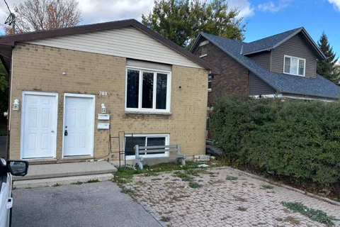 708 Oxford Street, ON N5Y 3J6