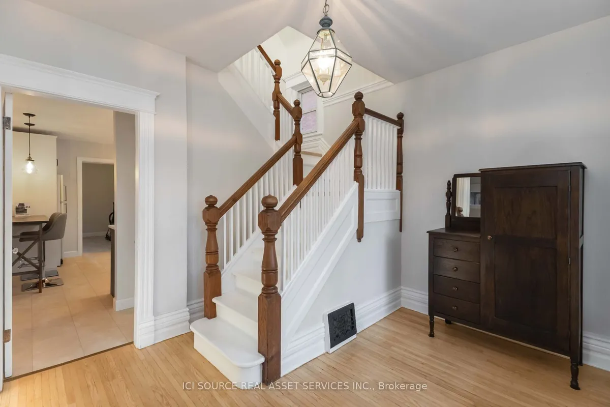 412 Grosvenor Street, ON N5Y 3S4