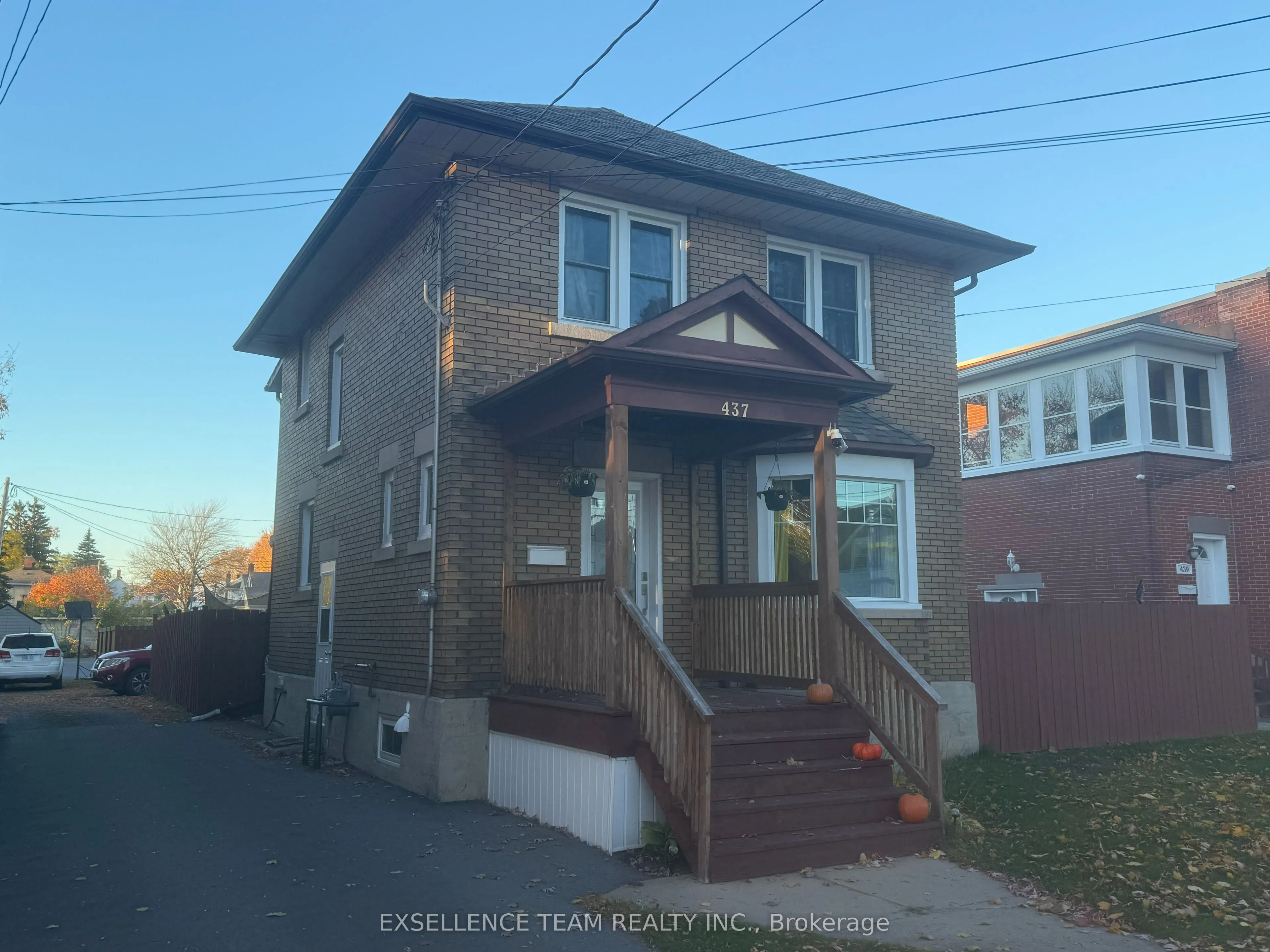 437 4th Street, ON K6H 2J5