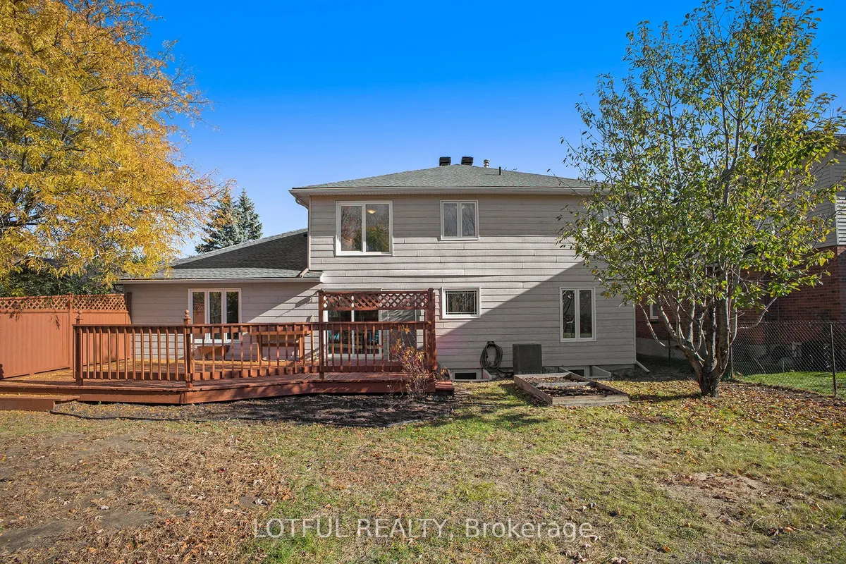 4 Spindle Way, ON K2S 1J4