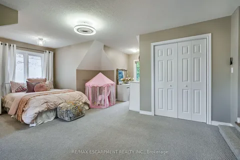 447 GOLF LINKS Road, ON L9G 4X6