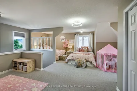 447 GOLF LINKS Road, ON L9G 4X6