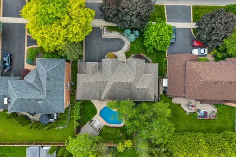 447 GOLF LINKS Road, ON L9G 4X6