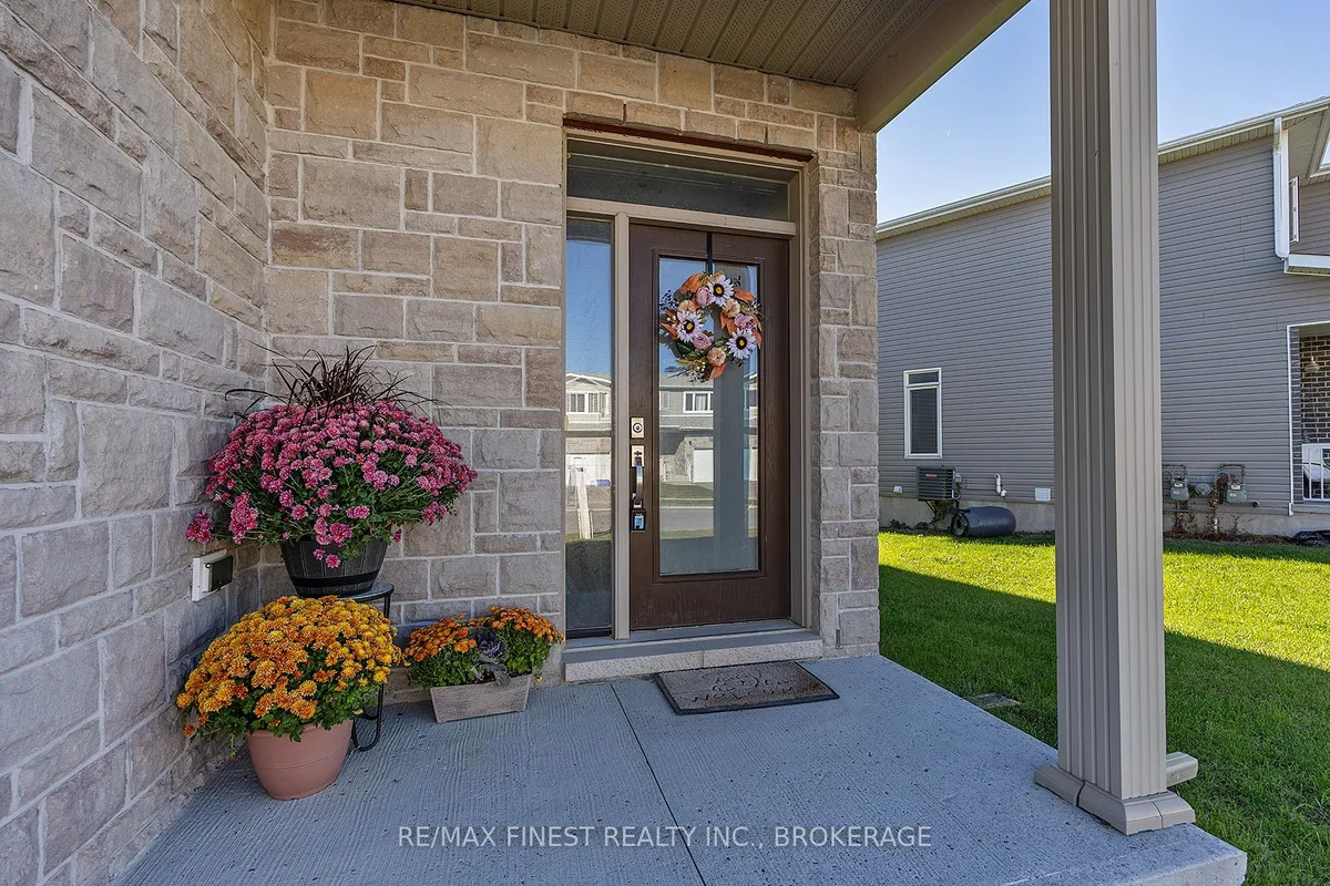 937 Riverview Way, ON K7K 7J8