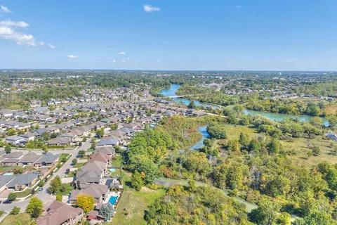 289 SILVERWOOD Avenue, ON L3C 0B7