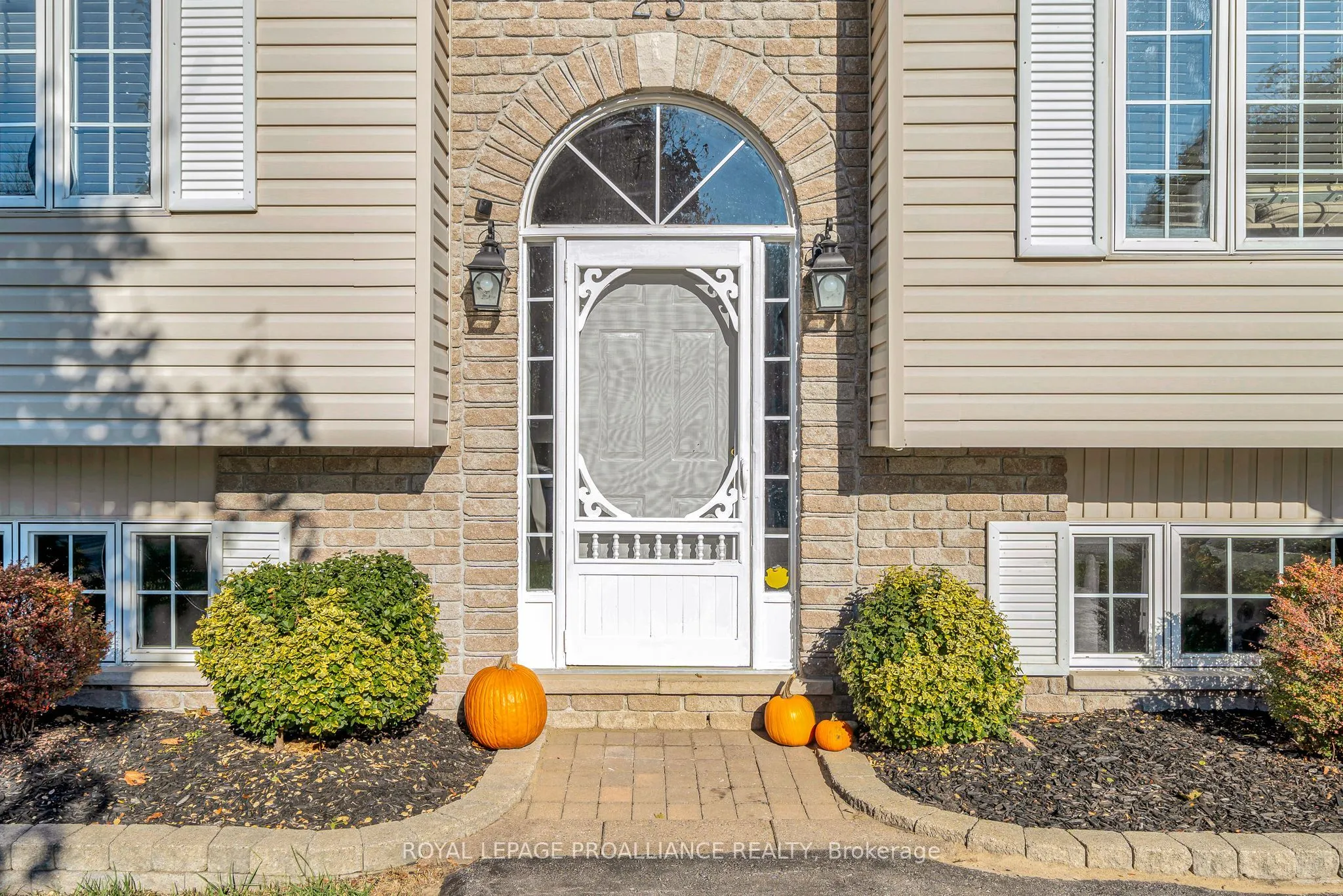 25 Faraday Gardens, ON K8P 5J5