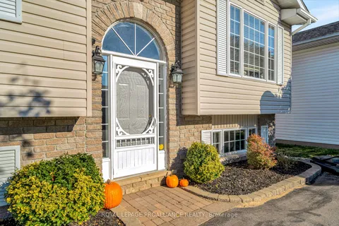 25 Faraday Gardens, ON K8P 5J5