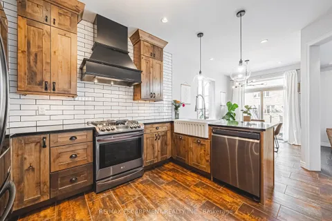 8 Matteo Trail, ON L9B 0E8