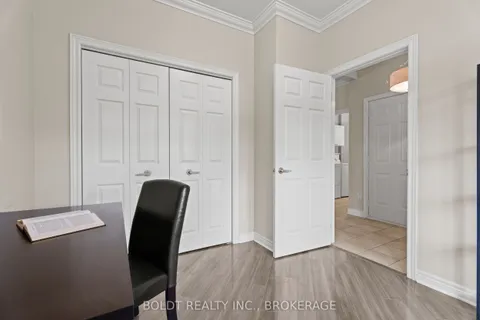 8 Willowlanding Court, ON L3C 7L7